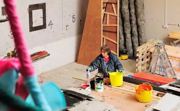  菲里达·巴洛(Phyllida Barlow) 。图片来源于网络