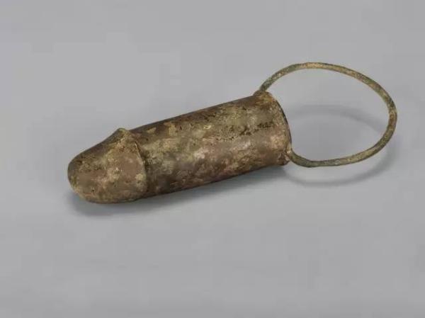 仪征联营11号墓出土西汉时期铜祖（仪征博物馆藏）