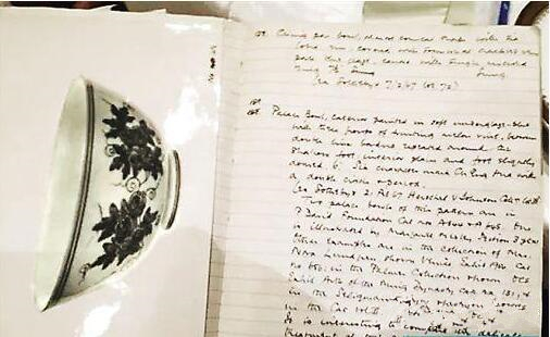 笔记中记载,明成化青花瓜瓞绵绵宫盌于1967年以5000英镑购于伦敦苏富比