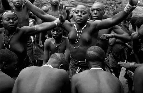  George Rodger — Dance of the forest people,1948 