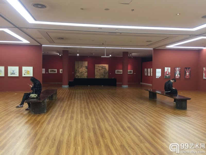 2017年3月5日下午三点，“逸香盈素--2017青年女性艺术家作品展”在炎黄艺术馆举行了开幕式