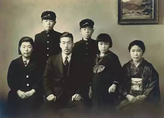 草间弥生一家