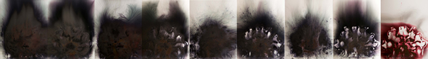 蔡国强，《黑色罂粟花组画》，2016。火药、帆布，152.5 x 1097 cm。赵小意摄，蔡工作室提供