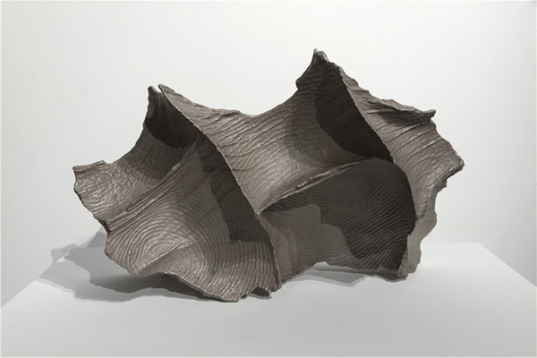 隋建国 空间挤压 2014-2017 铸铜 66x102x55 cm © 2017 隋建国，佩斯北京供图