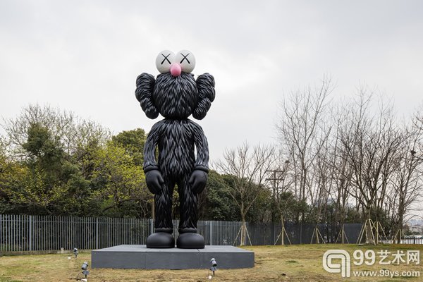 『KAWS:始于终点』于2017年3月28日登陆余德耀美术馆。