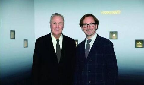 著名装置艺术家罗伯特·威尔逊(Robert Wilson)和Van Cleef&Arpels行政总裁尼古拉斯·博斯(Nicolas Bos)