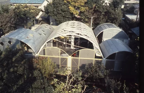 银色小屋，1982.10~1984.7，东京，图片来源于伊东丰雄建筑设计事务所