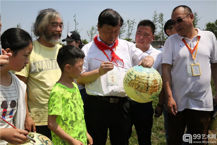 “一带一路”为主题 第三届中国•西安国际少儿美术节盛大启幕