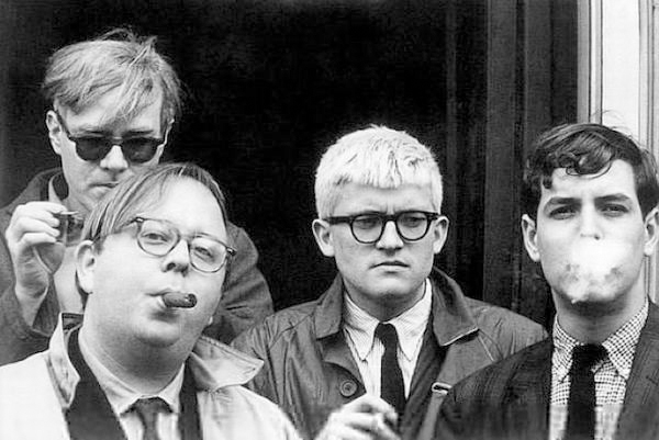  Andy Warhol、Henry Geldzahler、 David Hockney 和 David Goodman（从左至右），1963
