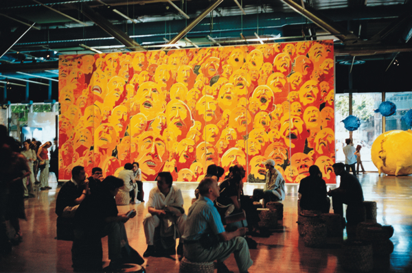 2003年，方力钧版画作品展在法国蓬皮杜艺术中心展出。