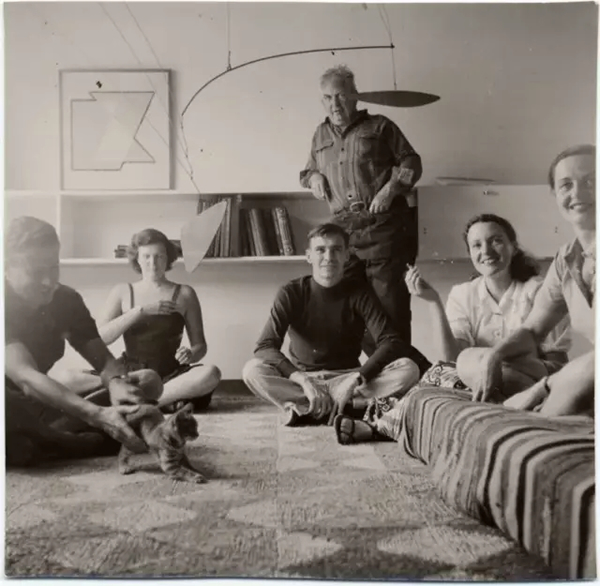Alexander Caldera和他的朋友们，还有一只猫