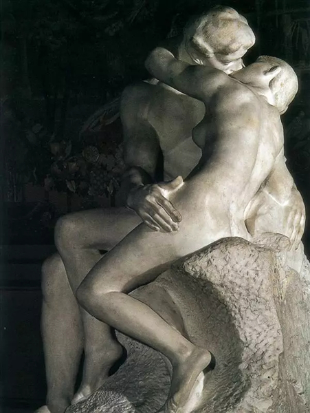 《吻》，1901-04，大理石雕塑，182x122x153cm