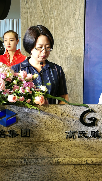 .新闻发布会主持人李素娜