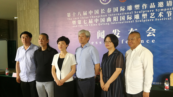 发布会嘉宾合影