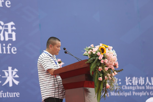 中国雕塑学会副会长、中国美术家协会雕塑艺委会副主任傅中望