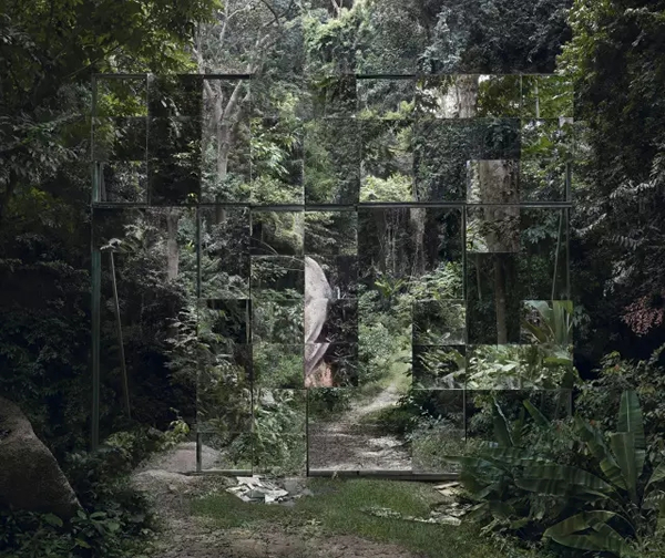 Noémi Goudal诺艾米• 古达尔（法国）机械学 2016 艺术微喷 图片由Fills Du Calvaire 画廊提供