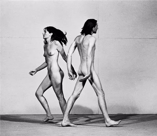 《空间中关系》 (Relation in Space)，1977