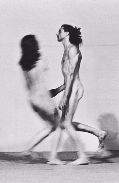 《空间中关系》 (Relation in Space)，1977