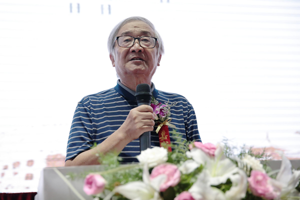 参展画家代表王秦生先生在开幕式上发言