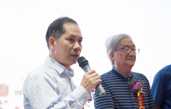 三品美术馆馆长黄海林先生宣布展览开幕