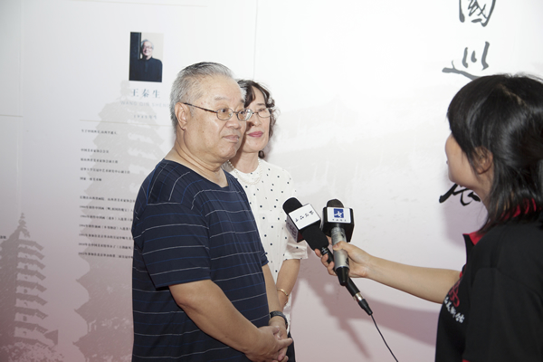 赵国经、王美芳老师接受采访
