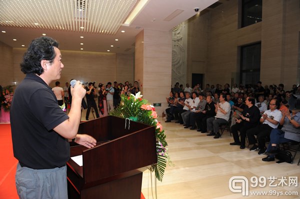 中国国家画院副院长张江舟主持杨晓阳专题创研班展览开幕式钱晓鸣摄