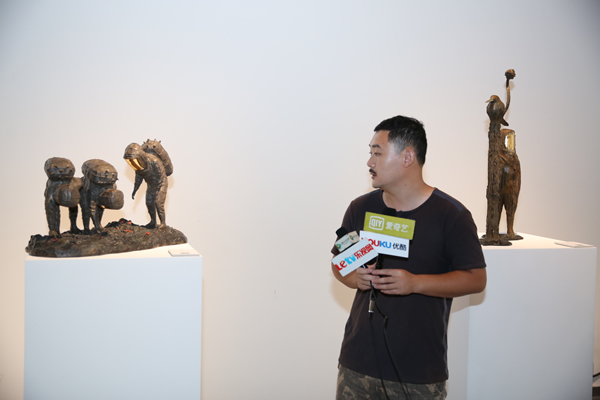 艺术家闫磊接受采访