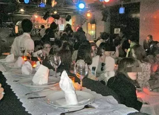 杉山真央《Testicle Banquet》图片来源：Huffington