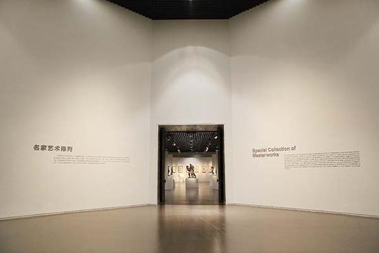 中华艺术宫0米层南侧的7个展厅为“名家艺术陈列馆”