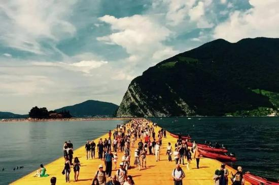 Christo and Jeanne-Claude，The Floating Piers，2016