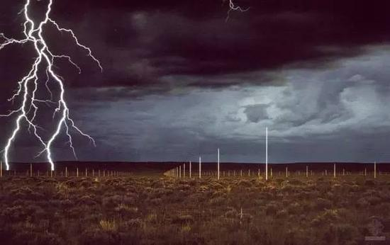Walter De Maria ， The Lightning Field （1977）