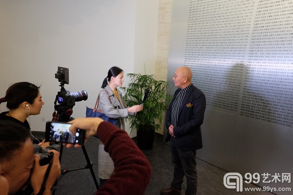 上海美协油画艺委会主任、教授、博导黄阿忠接受媒体采访