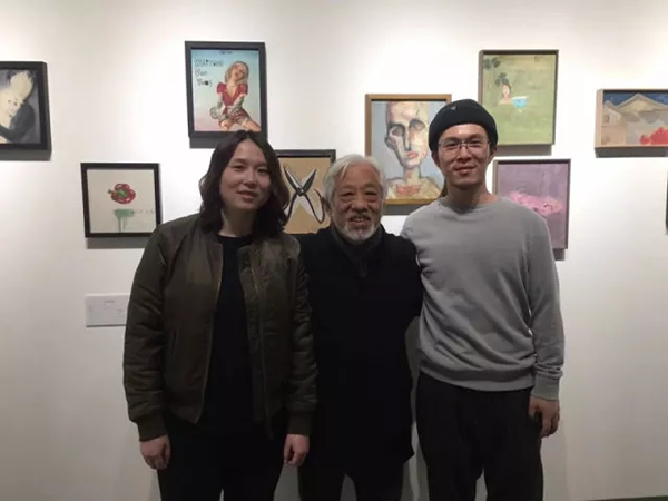 “小酒馆的礼物”策展人唐菉潞、栗宪庭、小酒馆万象城店littles主管吴国廷
