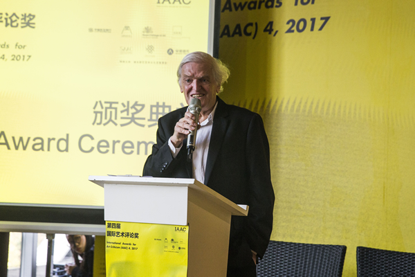 国际艺术评论奖组委会主席Henry Meyric Hughes发言