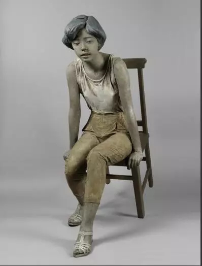 1990年 坐着的女孩 着色 铜雕 3/8  130×110×49cm