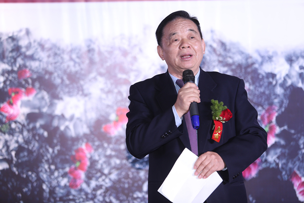 全国政协常委，十一届全国政协教科文卫体委员会副主任，中共中央文献研究室原常务副主任杨胜群致辞