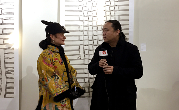 媒体采访金沙先生（左起 黄茜女士 金沙先生）