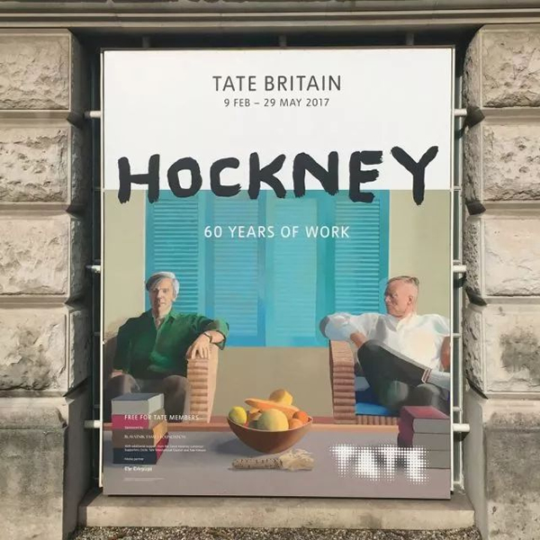 霍克尼回顾展英国海报与横幅，图片来自artmeg.co.uk。
