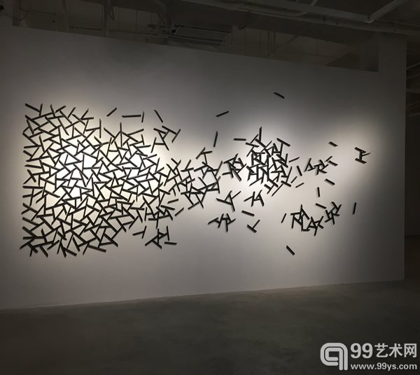 刘建华《2012年末》 可变尺寸 瓷 2011—2017