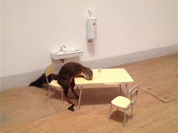 卡特兰（Maurizio Cattelan）Bidibidobidiboo（1996）