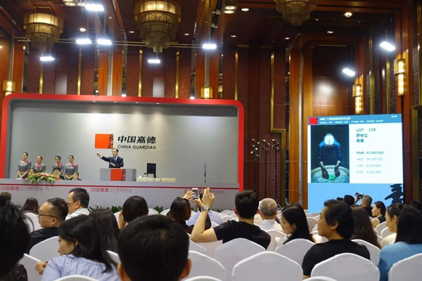 2017年6月19日“中国二十世纪及当代艺术之夜”专场中《春蚕》以4945万元的成交价，领跑全场