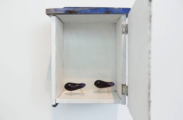 小沢刚，茄子画廊/牛奶箱，1993，图片来源：中间美术馆