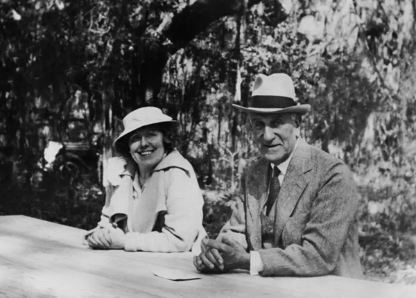 Hilla Rebay and Solomon Guggenheim, Charleston, South Carolina, ca. 1930s. Photo courtesy Solomon R. Guggenheim Foundation Archives, New York