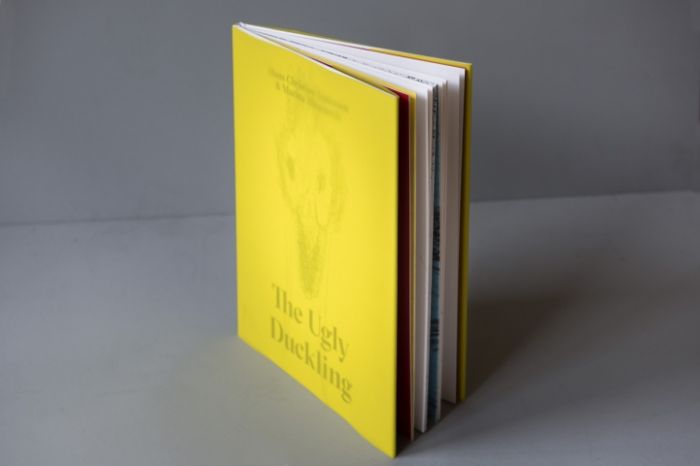 安徒生（Andersen）《丑小鸭》封皮，玛丽娜·阿布拉莫维（Marina Abramović），由丹麦赫尔辛基路易斯安那现代艺术博物馆出版提供(所有图片均由路易斯安那州博物馆提供)