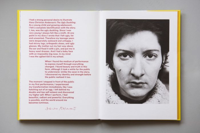 安徒生（Andersen）《丑小鸭》内容，玛丽娜·阿布拉莫维（Marina Abramović），由丹麦赫尔辛基路易斯安那现代艺术博物馆出版提供(所有图片均由路易斯安那州博物馆提供)