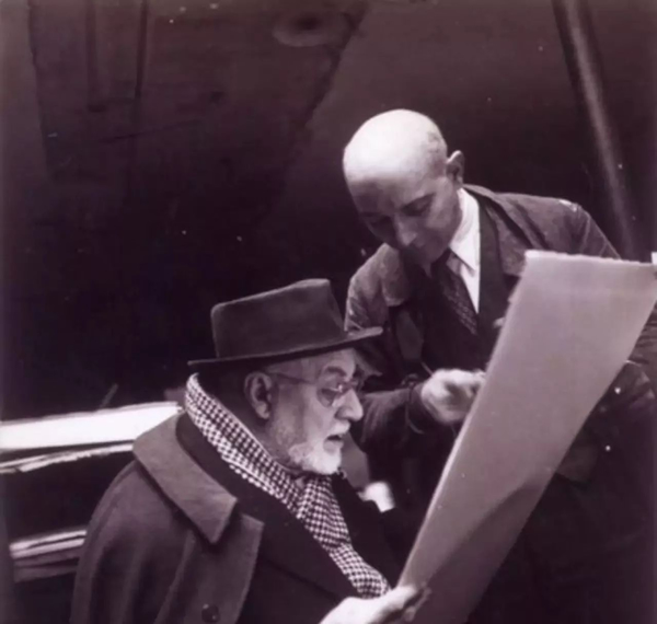 Matisse approves a print for Mourlot