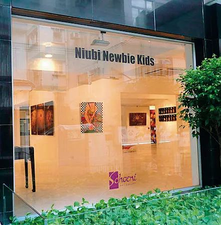 2008年9月作品《小鸟》于香港少励画廊「NIUBI NEWBIE KIDS」展出现场