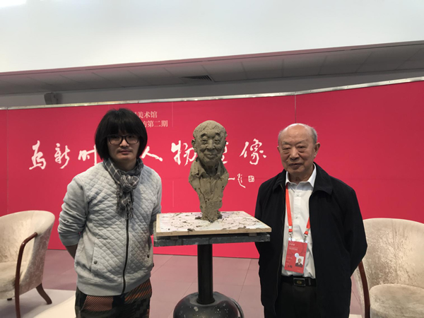 中国美术家协会雕塑艺委会委员柳青与中国地质大学退休教授叶振寰合影