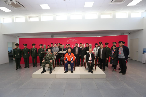 展览大合影