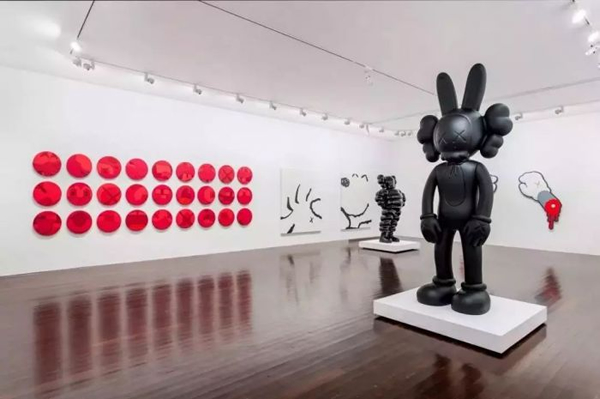 KAWS:始於終點,餘德耀美術館展覽現場,2017